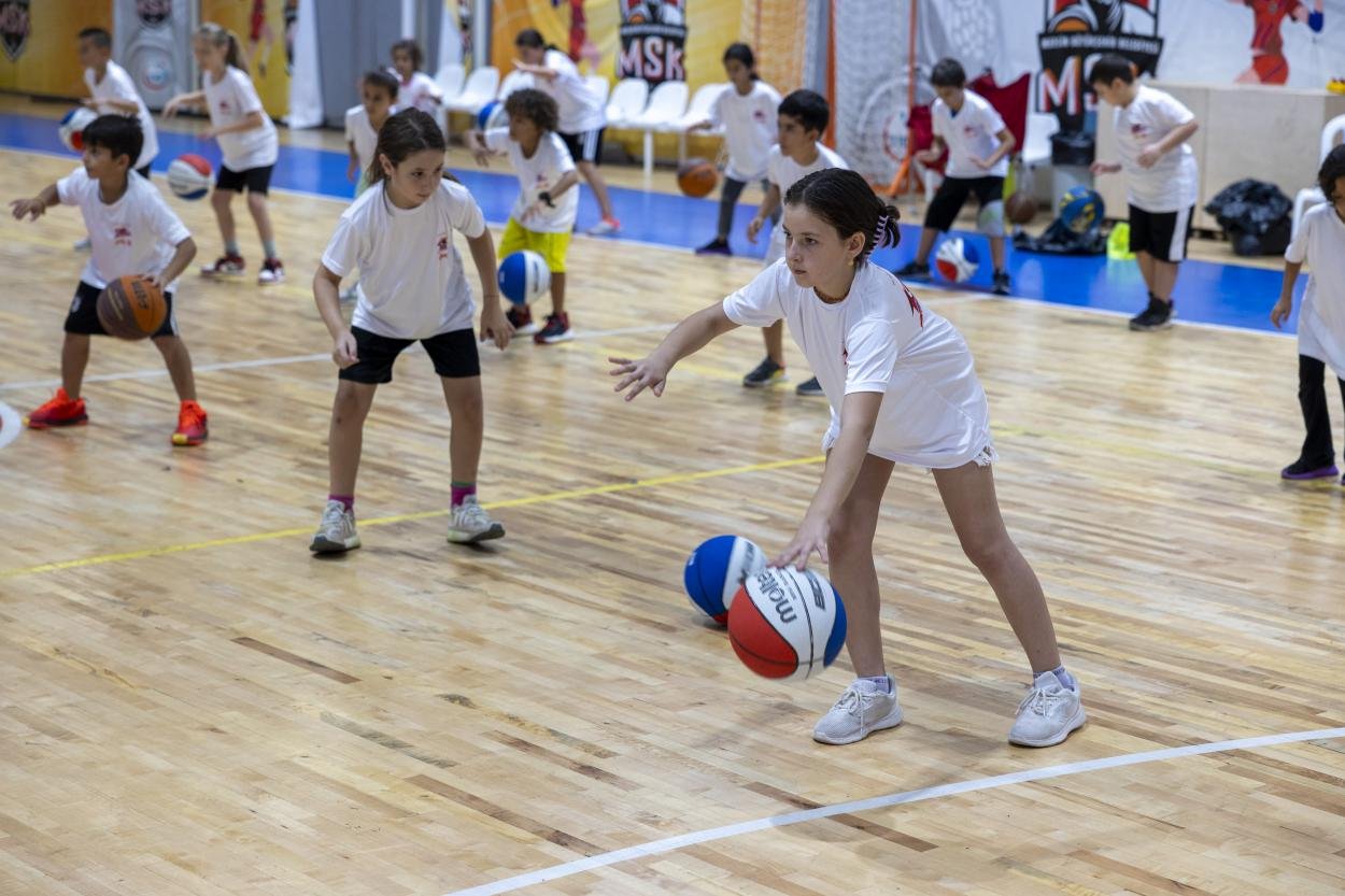 Mersin Büyükşehir’den Ücretsiz Basketbol Kursu