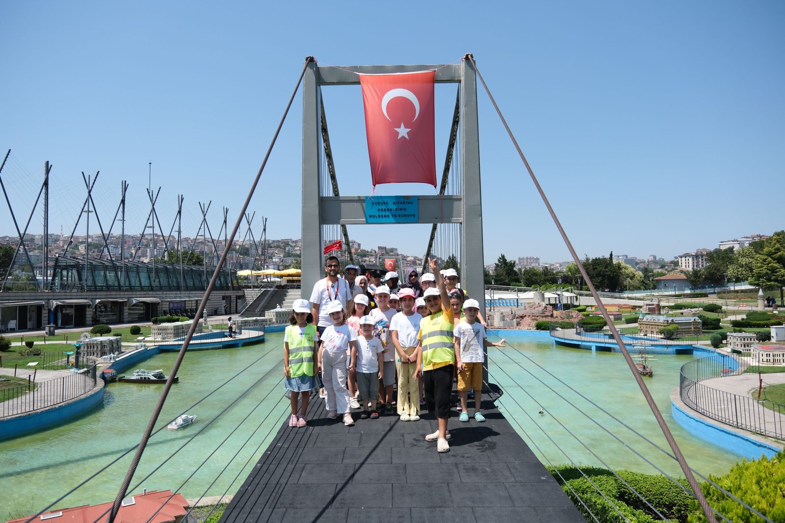 KÜÇÜK REHBERLERİMİZ İSTANBUL’U KEŞFEDİYOR