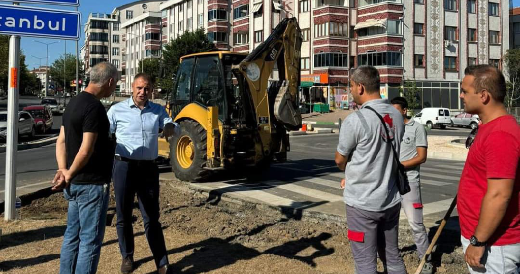 Kırklareli Belediye Başkanı Derya Bulut, Eliptik kavşak projesinin devam eden çalışmalarını yerinde inceledi.