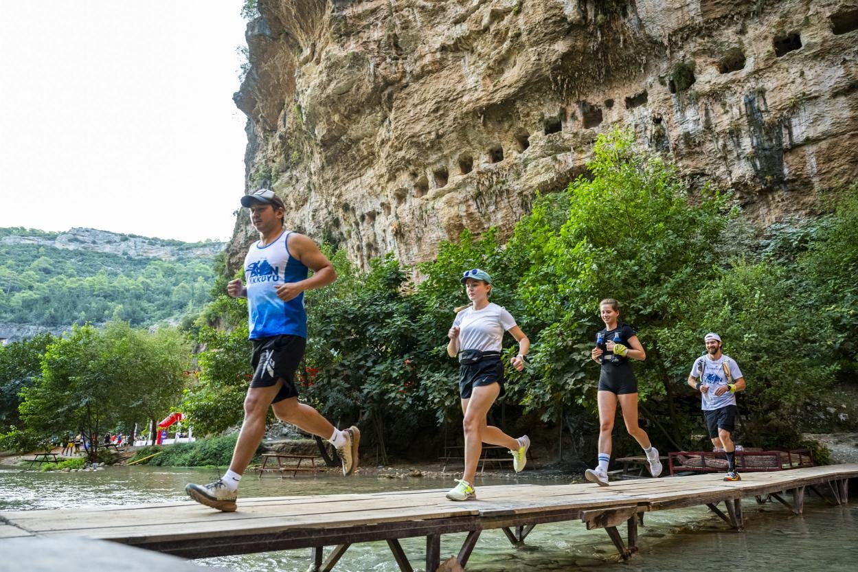 Sporcular Mersin’in Antik Tarihi ve Eşsiz Doğasında Koştu