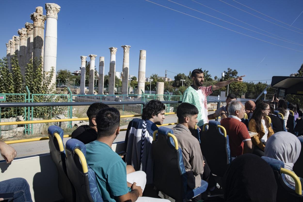 Mersin Büyükşehir Üstü Açık Otobüsle Öğrencilere Kenti Tanıtıyor