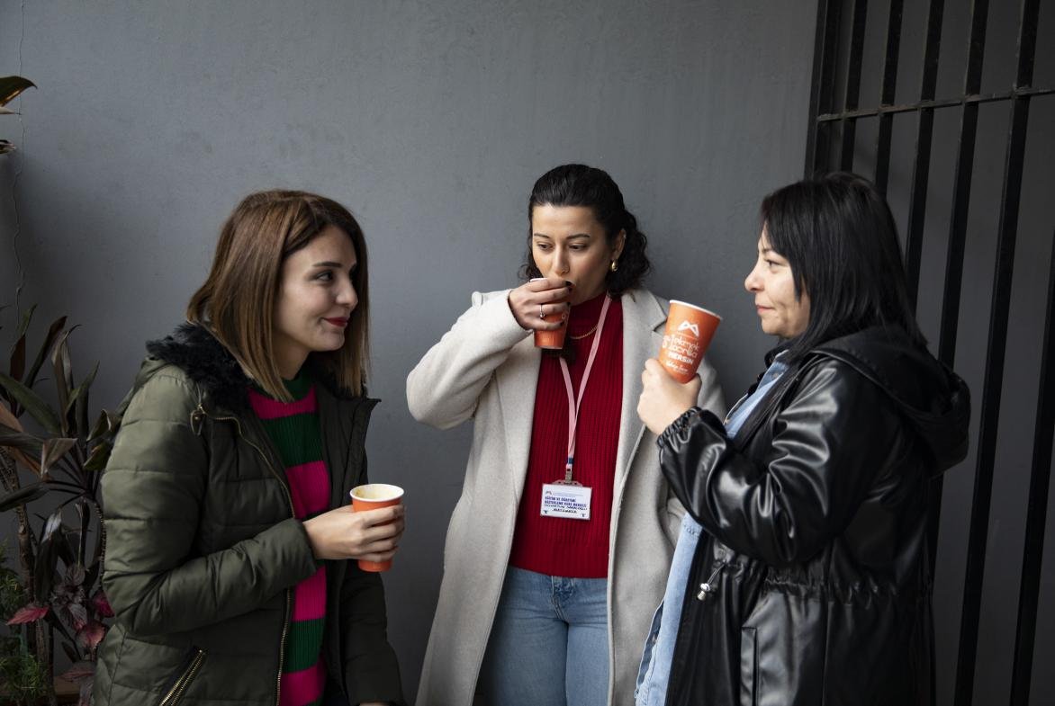 Mersin’de Öğrenciler Güne Sıcak Çorba İkramı İle Başlıyor