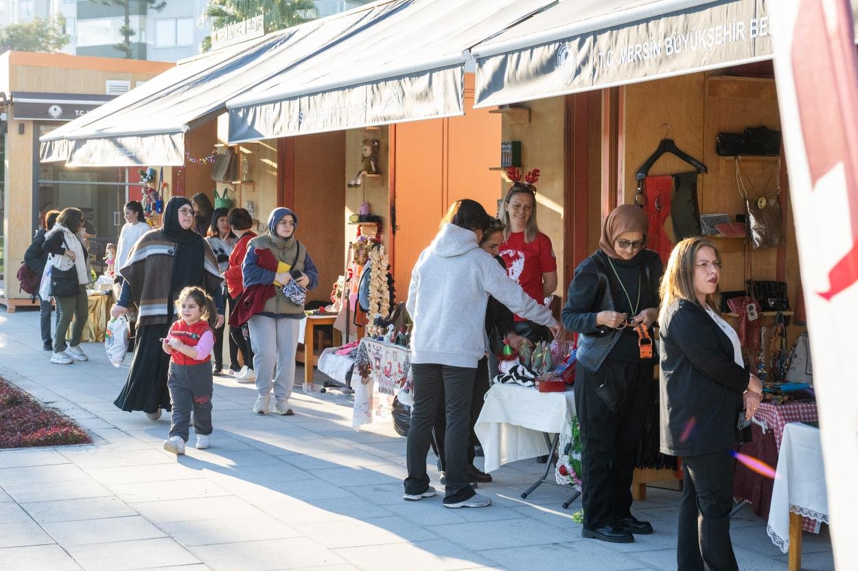 Mersin'de Yeni Yıl Hediyeleri Üretici Kadınların Ellerinden
