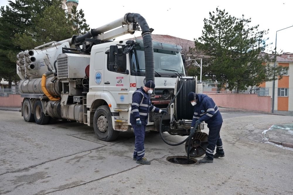 ESKİ’DEN TEMİZLİK ÇALIŞMASI HIZ KESMİYOR