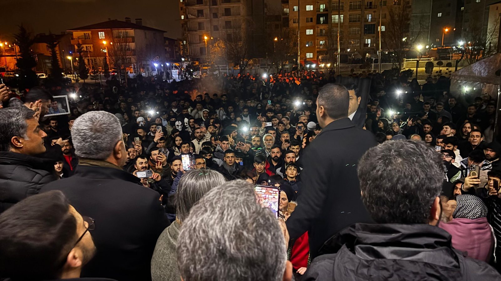 Eş Başkan Hatun Van halkı iradesine sahip çıkıyor