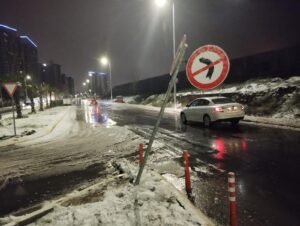 İSTANBUL’DA KARLA MÜCADELE DEVAM EDİYOR