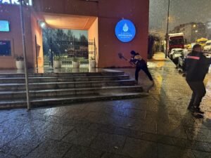İSTANBUL’DA KARLA MÜCADELE DEVAM EDİYOR