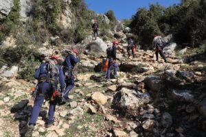 Mersin İtfaiyesi eğitimini doğada yaptı