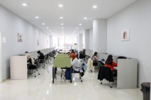 Üniversiteli Gençlere Mersin Büyükşehir’in Destekleri Sürüyor