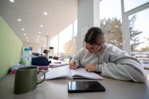 Üniversiteli Gençlere Mersin Büyükşehir’in Destekleri Sürüyor