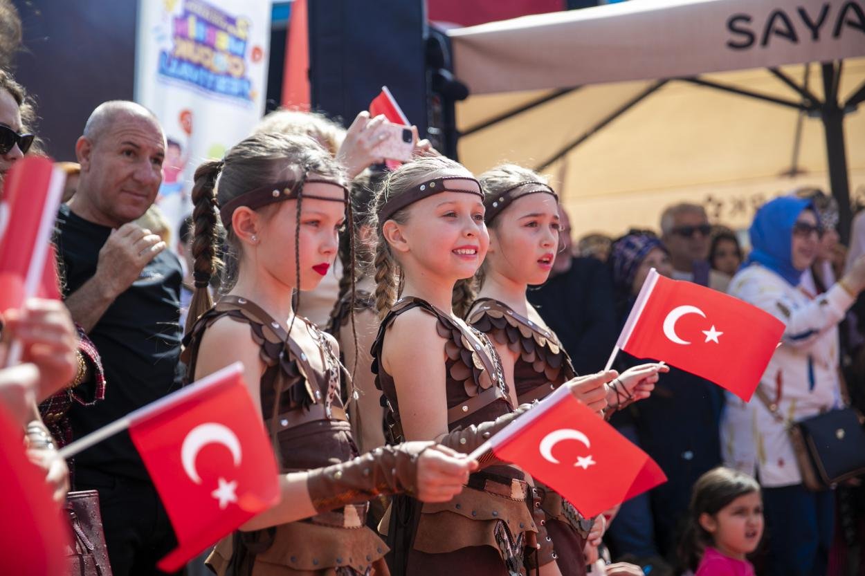 Mersin Çocuk Festivali Coşkuyla Devam Ediyor