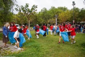 İzmirliler Dünya Rekoru İçin Kıyı Temizliğinde Buluştu